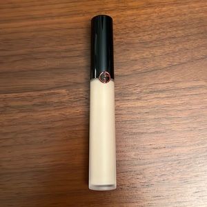 Georgio Armani Power Fabric Concealer